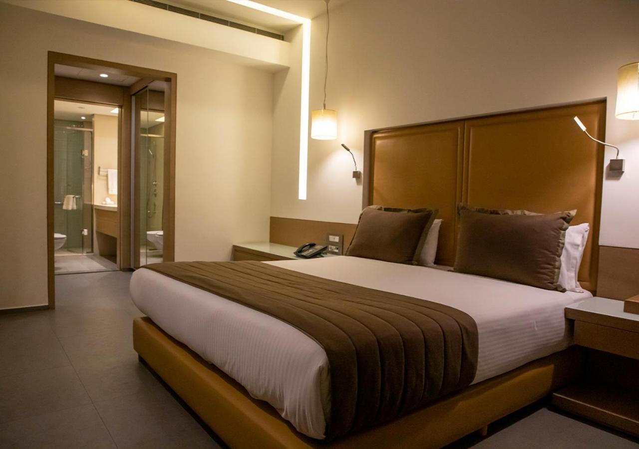 Saifi Suites Hotel Beirut Exterior photo