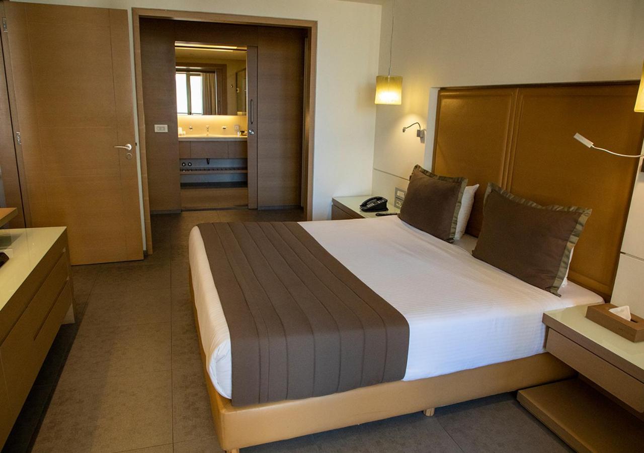 Saifi Suites Hotel Beirut Exterior photo